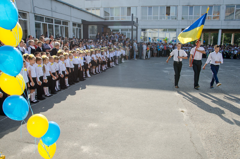 У харківських школах пройшли святкові перші лінійки