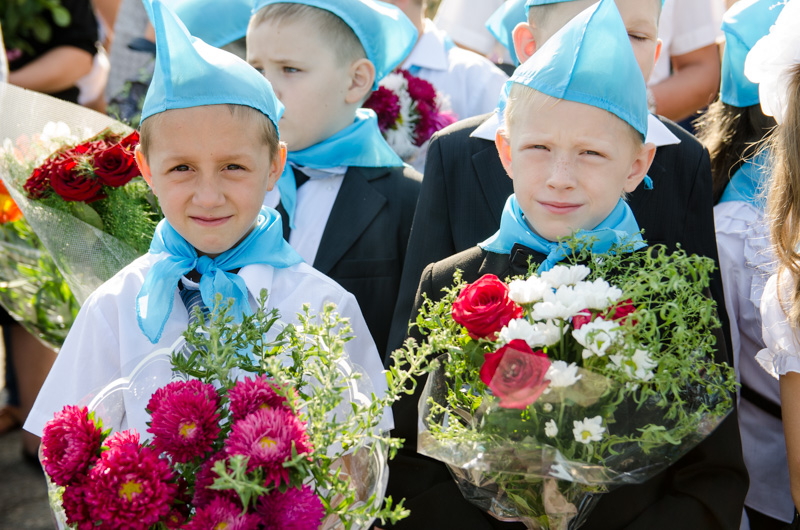 У харківських школах пройшли святкові перші лінійки