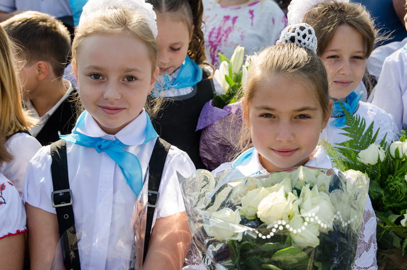 У харківських школах пройшли святкові перші лінійки