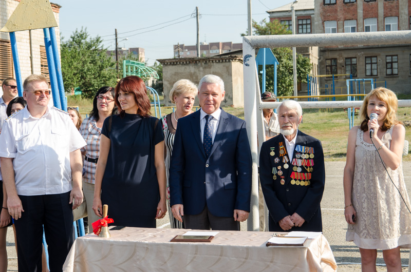 У харківських школах пройшли святкові перші лінійки