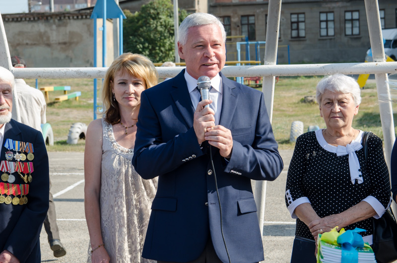 У харківських школах пройшли святкові перші лінійки