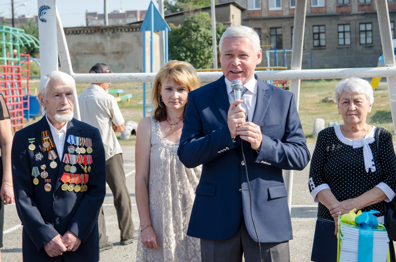 У харківських школах пройшли святкові перші лінійки