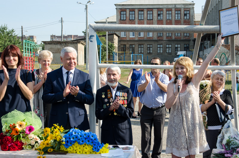 У харківських школах пройшли святкові перші лінійки