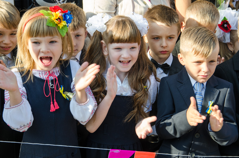 У харківських школах пройшли святкові перші лінійки