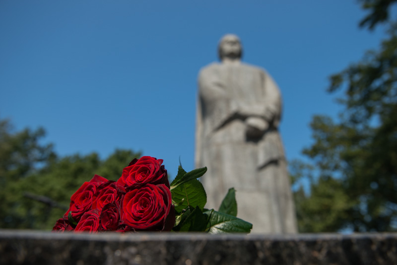 До Меморіалу Слави поклали квіти з нагоди закінчення Другої світової війни