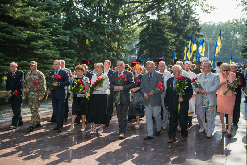 До Меморіалу Слави поклали квіти з нагоди закінчення Другої світової війни