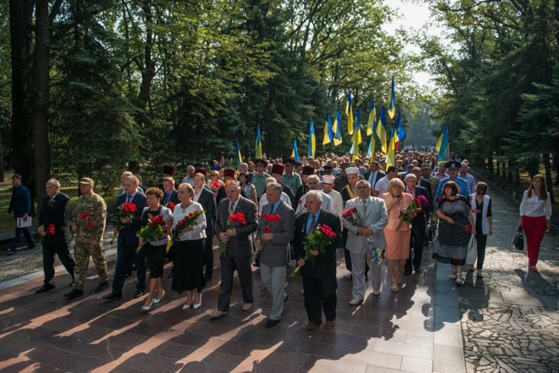 До Меморіалу Слави поклали квіти з нагоди закінчення Другої світової війни