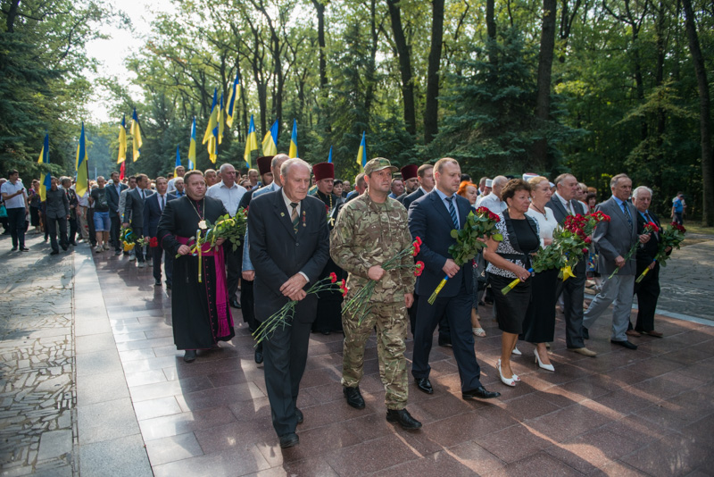 До Меморіалу Слави поклали квіти з нагоди закінчення Другої світової війни