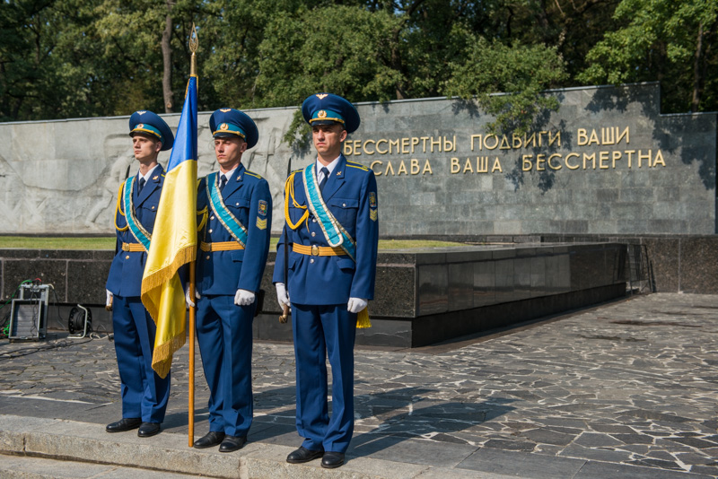 До Меморіалу Слави поклали квіти з нагоди закінчення Другої світової війни