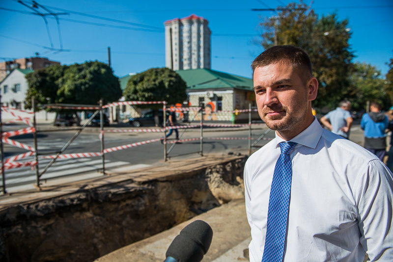 На вулиці Коцарській йде ремонт магістрального трубопроводу