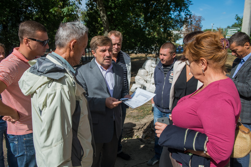 До кінця року в Харкові заасфальтують територію 450 дворів