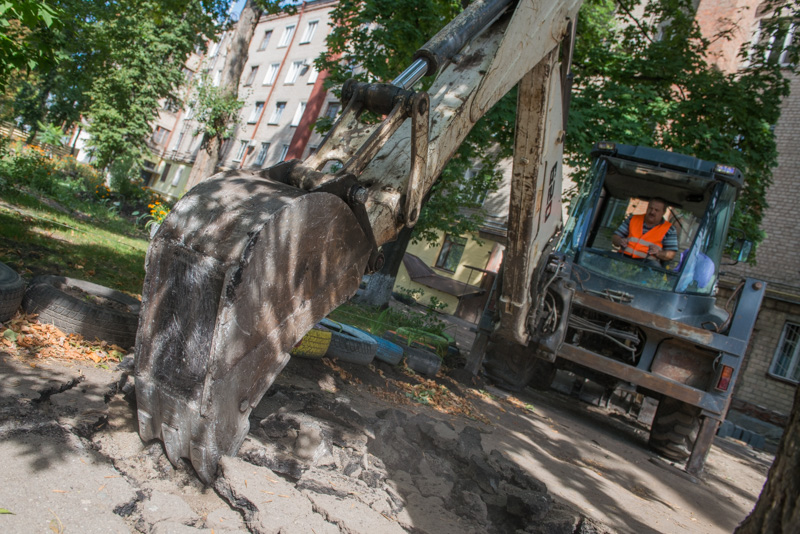 До кінця року в Харкові заасфальтують територію 450 дворів