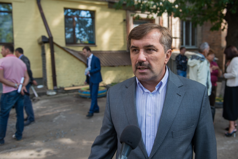 До кінця року в Харкові заасфальтують територію 450 дворів