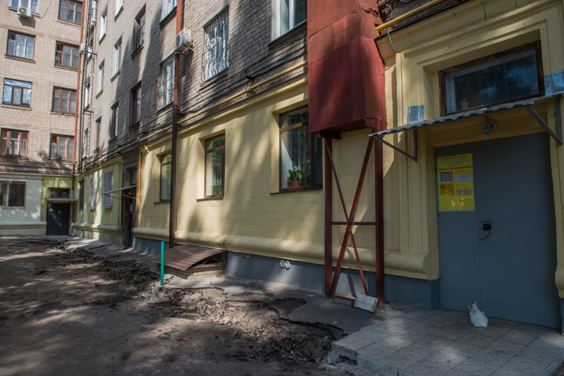 До кінця року в Харкові заасфальтують територію 450 дворів