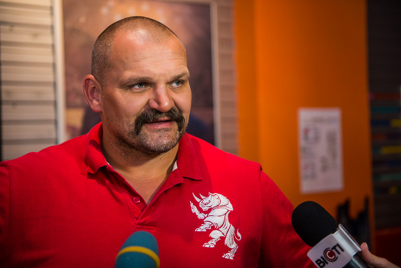 Вихованців дитбудинків та дітей переселенців запросять на безкоштовні сеанси в кінотеатр