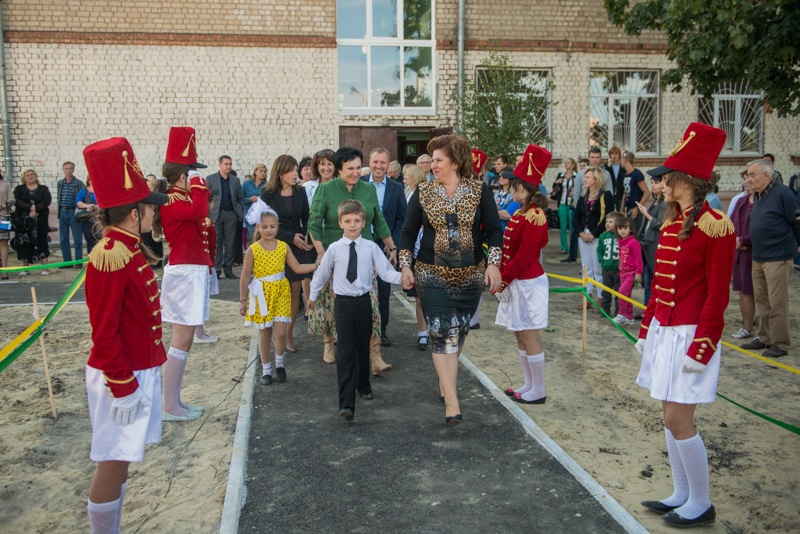 У гімназії №65 відкрили оновлений стадіон