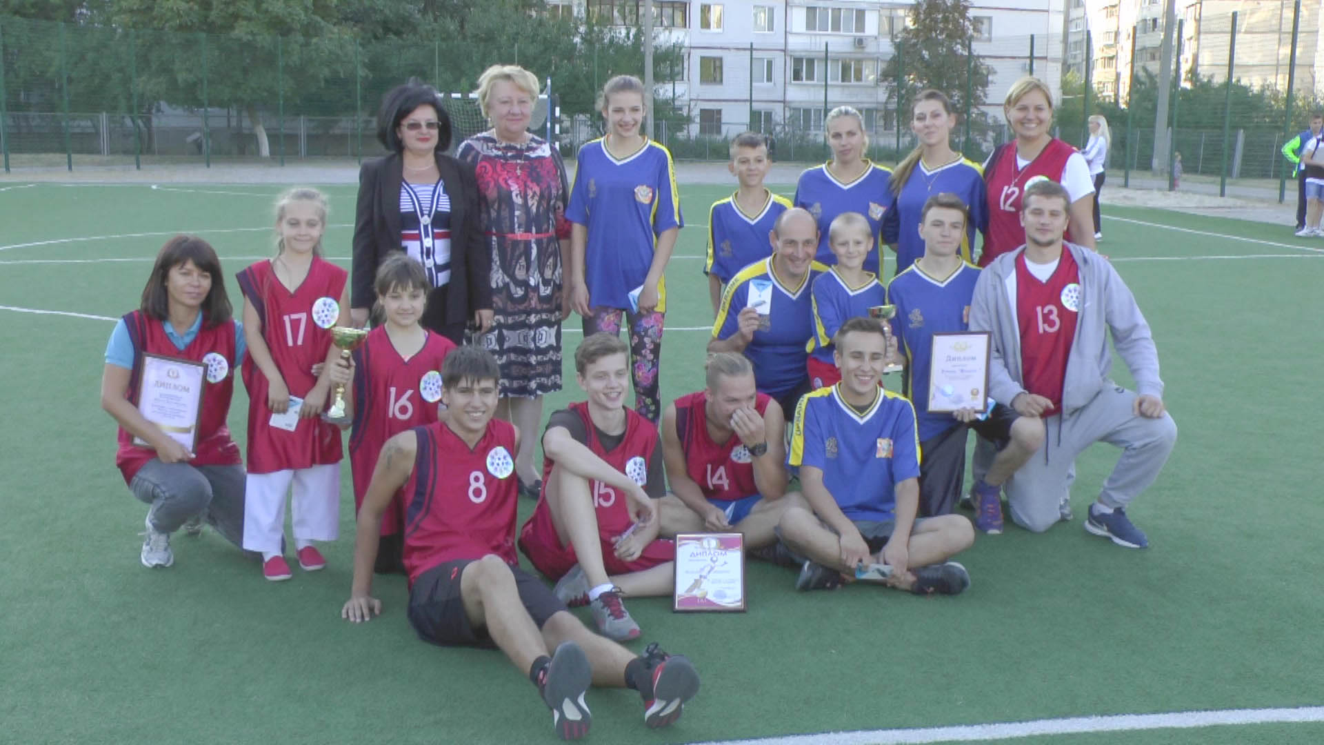 До Дня фізкультури і спорту в школах Київського району відкрили спортивні майданчики