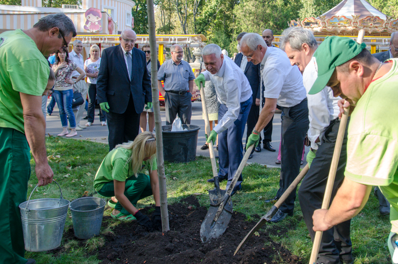 У парку Горького висадили дерево дружби між Харковом і Нюрнбергом