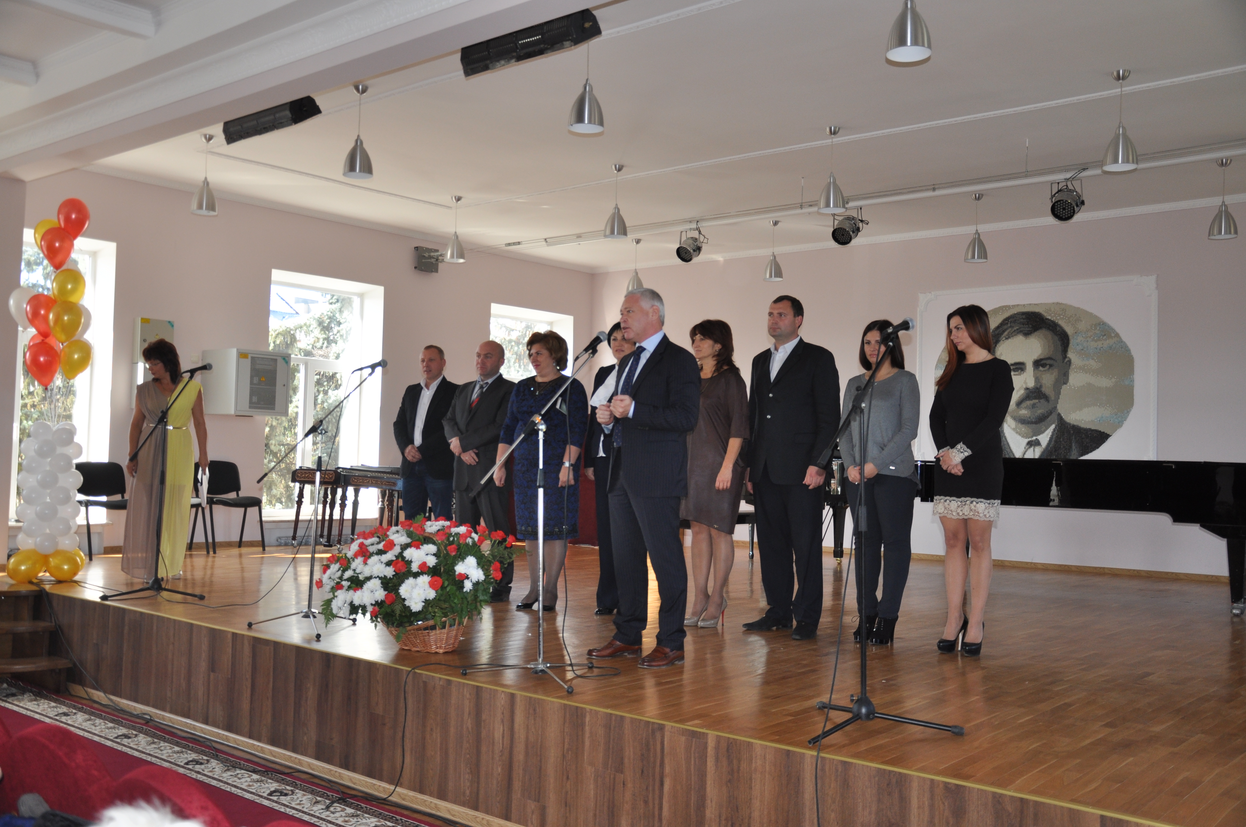 У районах Харкова відзначили Всесвітній день людей похилого віку