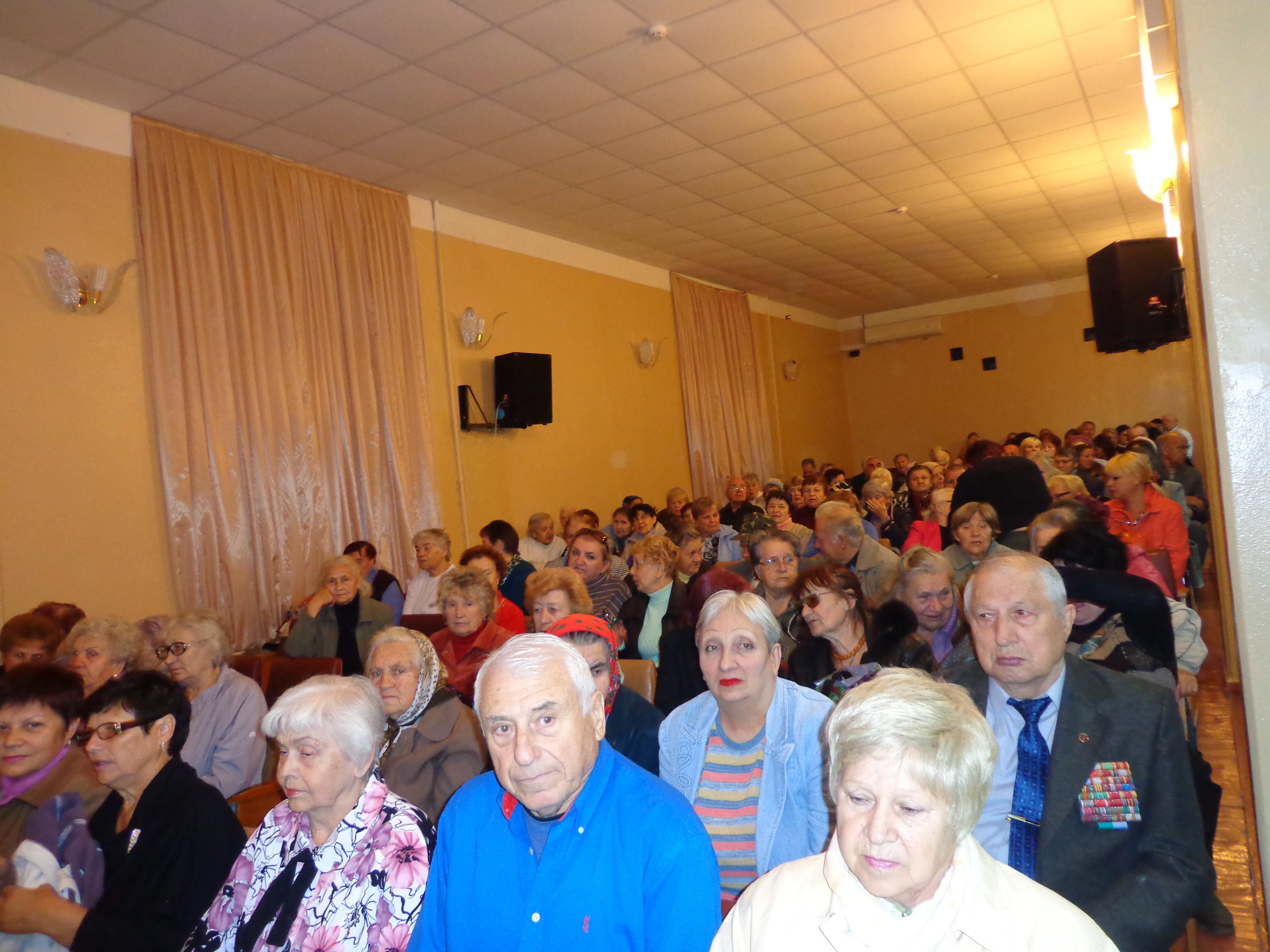 У районах Харкова відзначили Всесвітній день людей похилого віку