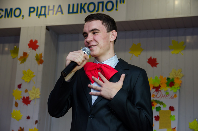 У районах міста вшановували вчителів