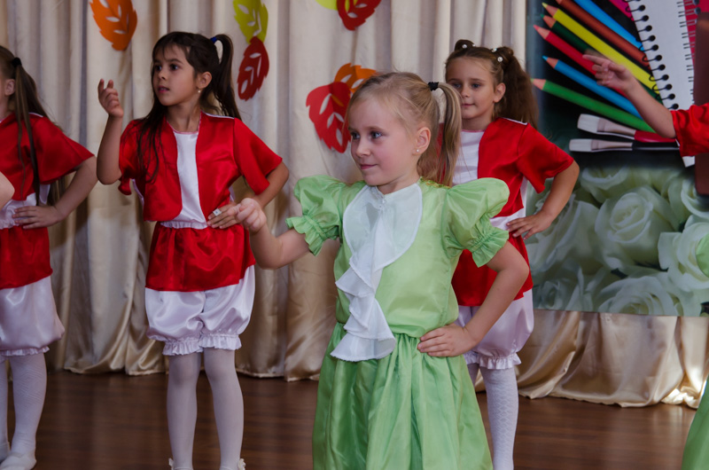 У районах міста вшановували вчителів
