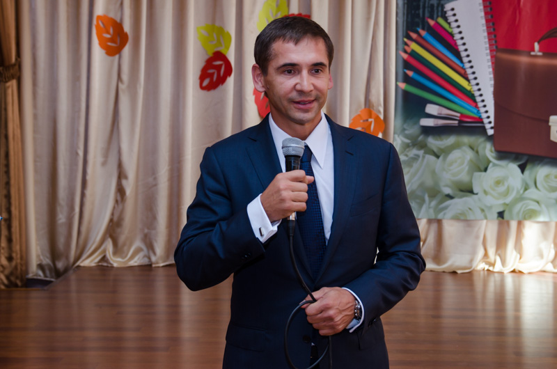У районах міста вшановували вчителів