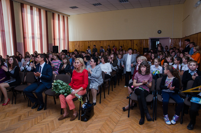 У районах міста вшановували вчителів