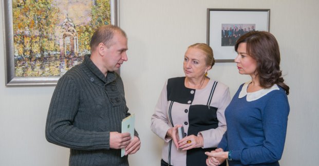Тетяна Гавриш віддала премію міськради важкохворій дитині