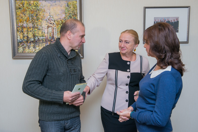 Тетяна Гавриш віддала премію міськради важкохворій дитині