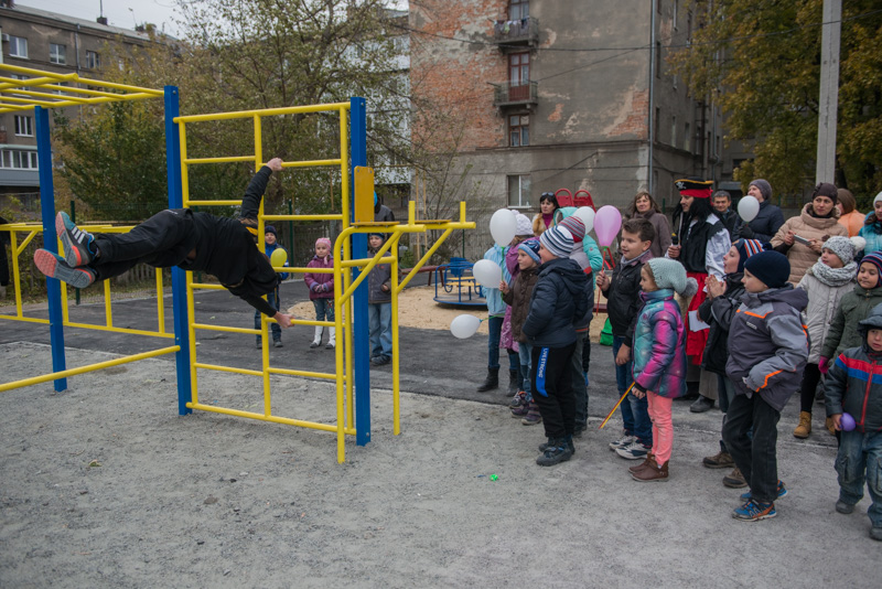 На проспекті Леніна відкрили новий спортмайданчик