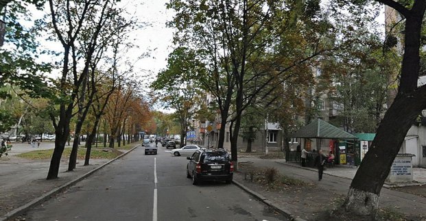 На вулиці Артема завтра частково обмежать рух транспорту