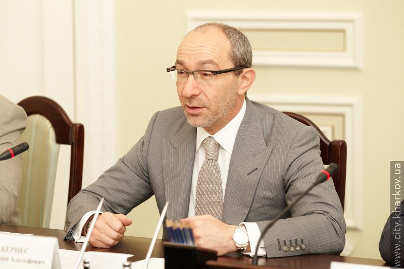 Харківська міськрада підписала угоду з профспілками та роботодавцями на 2011-2012 роки