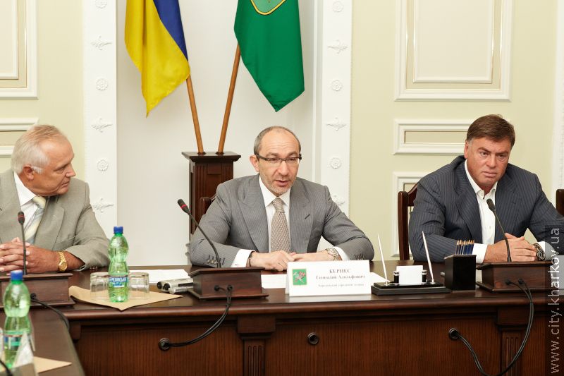 Харківська міськрада підписала угоду з профспілками та роботодавцями на 2011-2012 роки