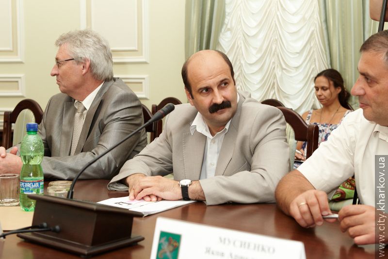 Харківська міськрада підписала угоду з профспілками та роботодавцями на 2011-2012 роки