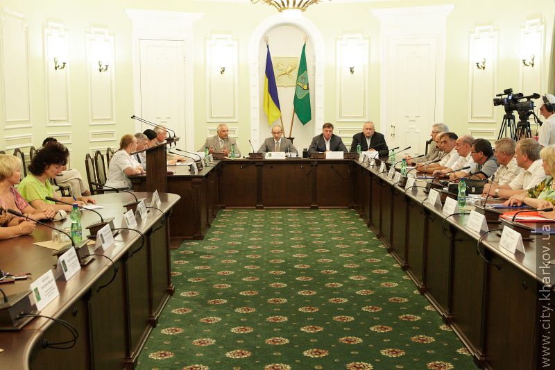 Харківська міськрада підписала угоду з профспілками та роботодавцями на 2011-2012 роки