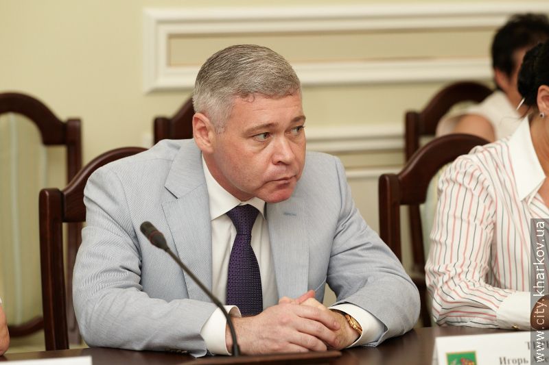 Харківська міськрада підписала угоду з профспілками та роботодавцями на 2011-2012 роки