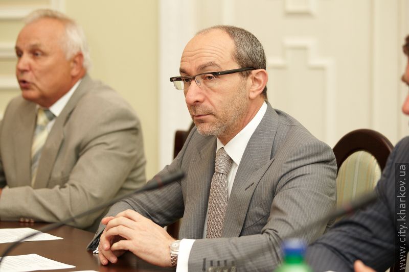 Харківська міськрада підписала угоду з профспілками та роботодавцями на 2011-2012 роки