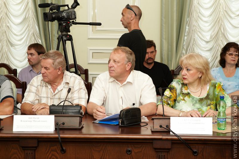 Харківська міськрада підписала угоду з профспілками та роботодавцями на 2011-2012 роки