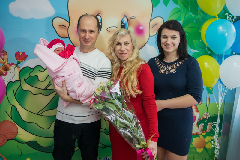 У Харківських пологових будинках почали видавати свідоцтва про народження дитини
