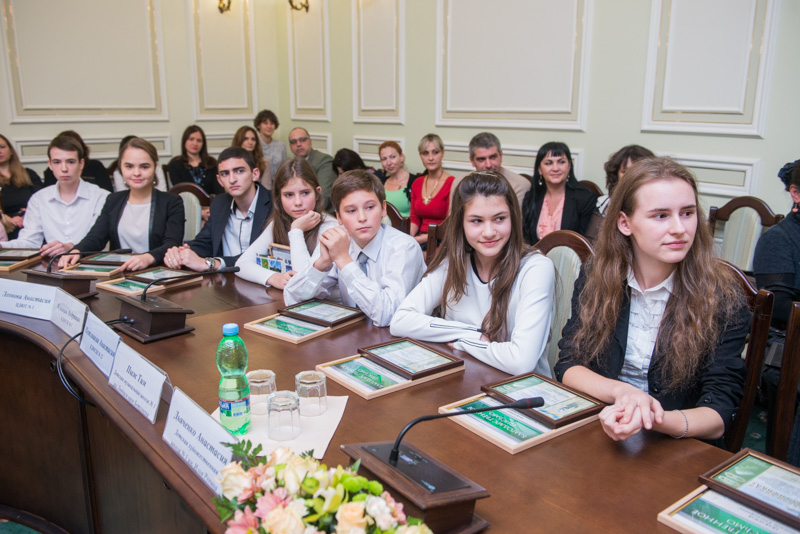 У Харкові відзначили кращих учнів Дзержинського району