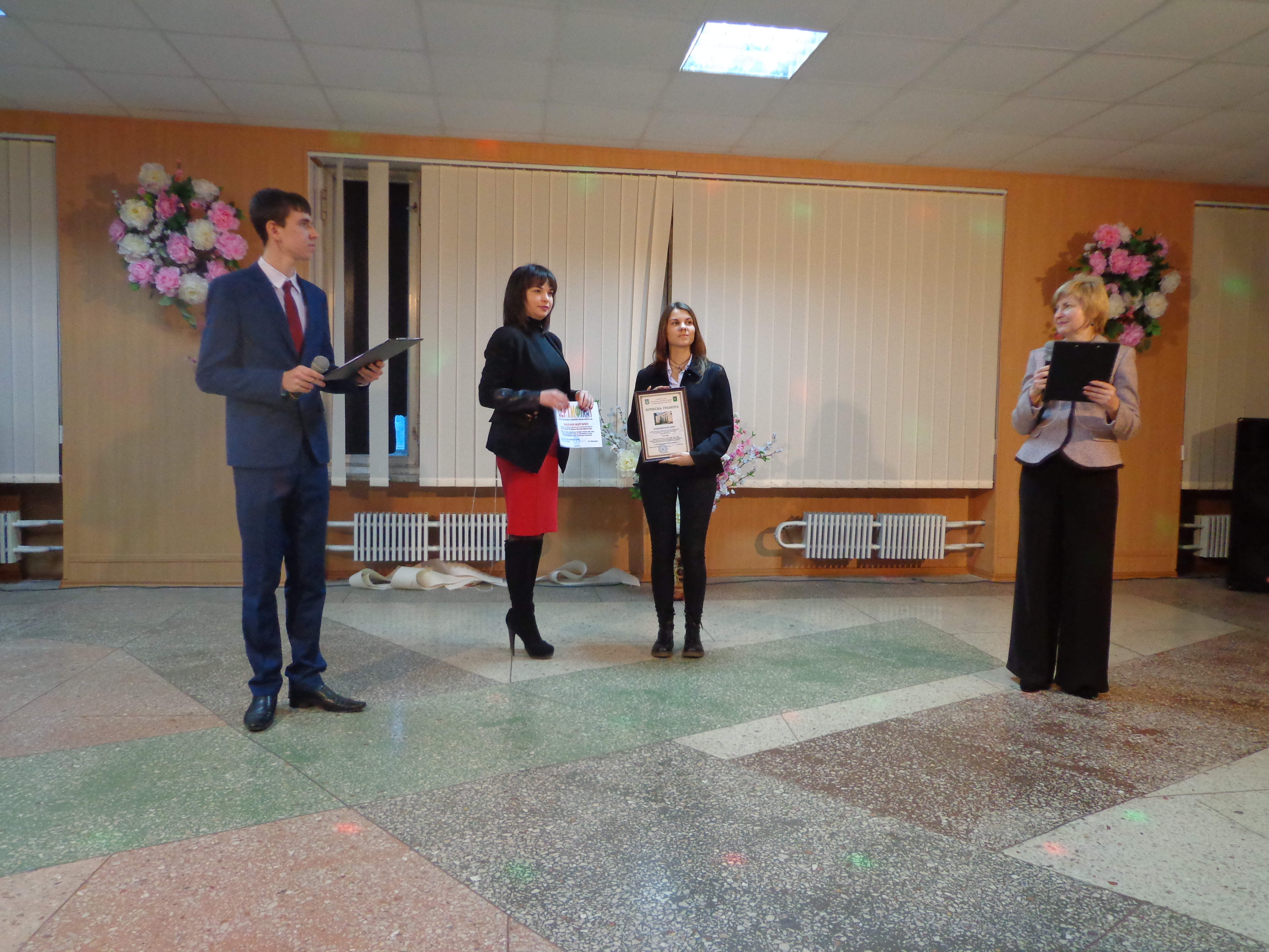 В Орджонікідзевському районі нагородили переможців конкурсу в рамках акції «16 днів проти насильства»