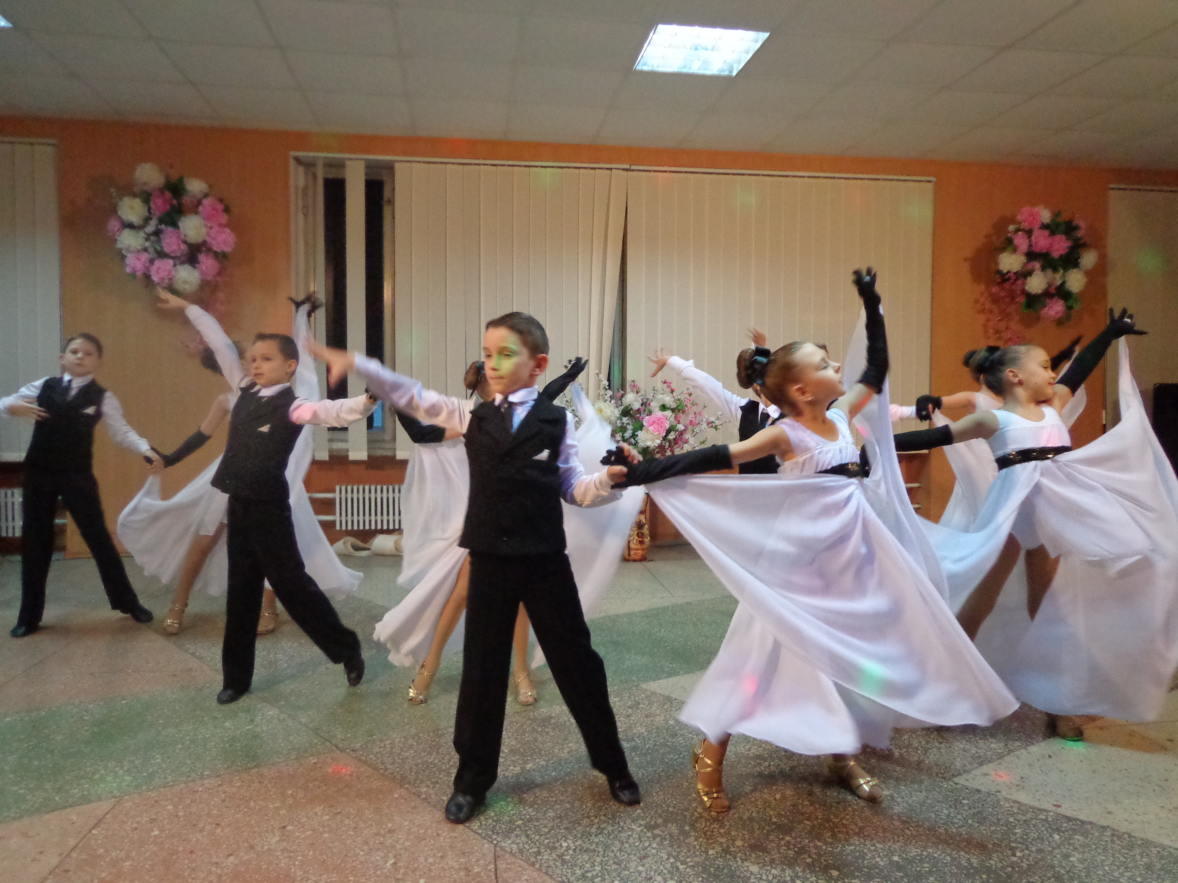 В Орджонікідзевському районі нагородили переможців конкурсу в рамках акції «16 днів проти насильства»