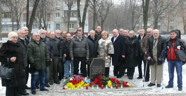 У Фрунзенському районі поклали квіти до пам'ятника чорнобильцям