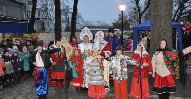 У Жовтневому районі відкрили новорічну ялинку