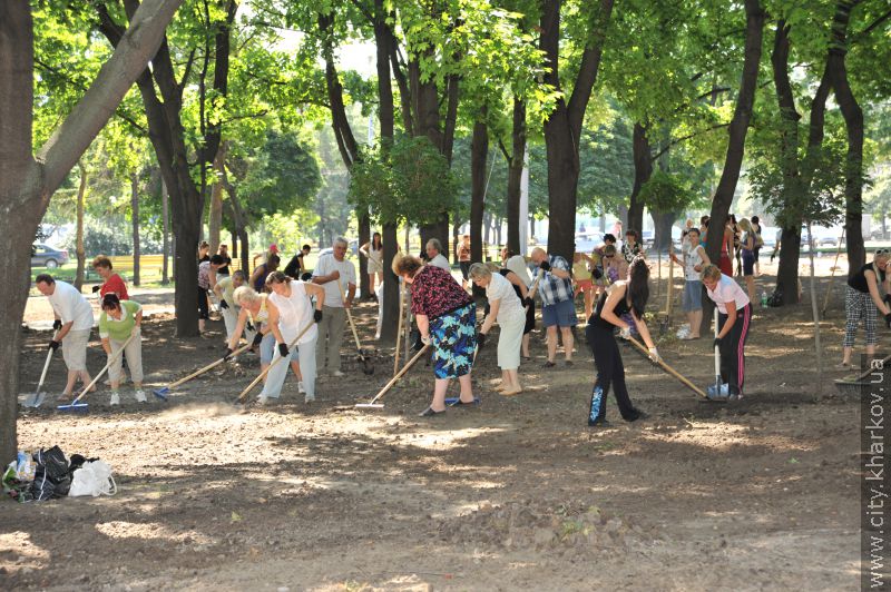 Під час суботника в Орджонікідзевському районі вивезли 250 куб.м сміття й прибрали 30 га території