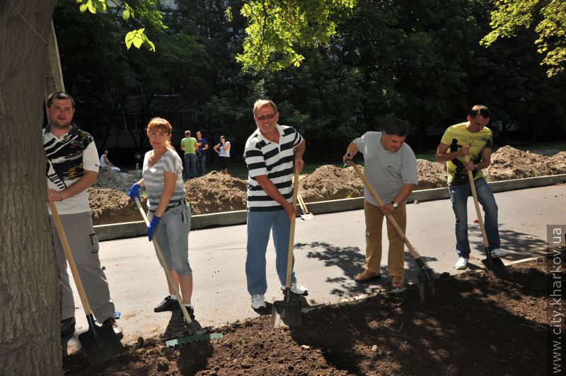 Під час суботника в Орджонікідзевському районі вивезли 250 куб.м сміття й прибрали 30 га території