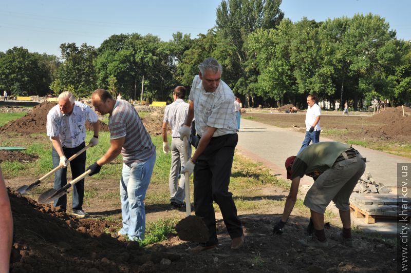 Під час суботника в Орджонікідзевському районі вивезли 250 куб.м сміття й прибрали 30 га території