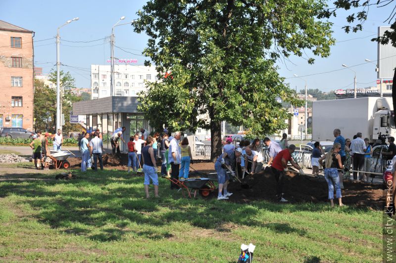 Під час суботника в Орджонікідзевському районі вивезли 250 куб.м сміття й прибрали 30 га території