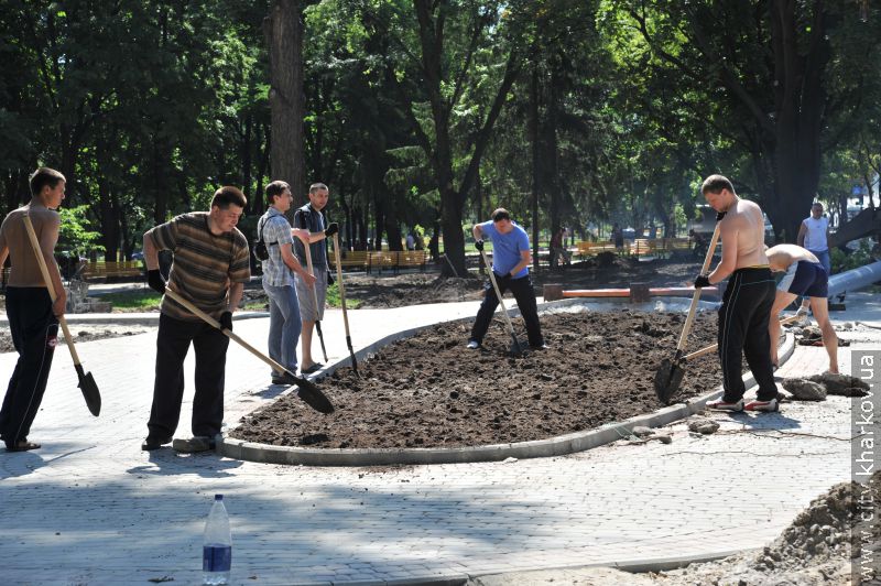Під час суботника в Орджонікідзевському районі вивезли 250 куб.м сміття й прибрали 30 га території